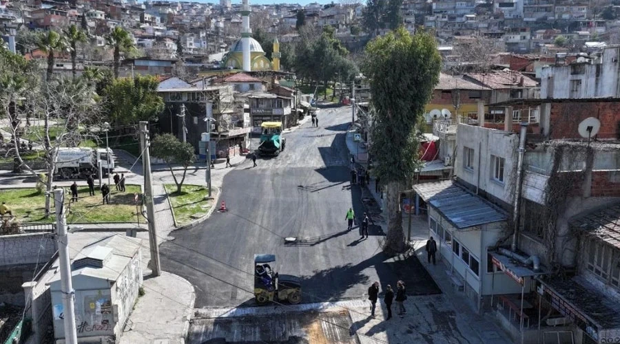İzmir’de Asfalt Seferberliği Devam Ediyor