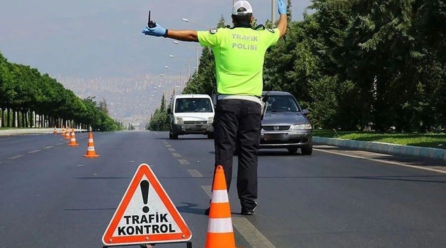 İzmir Emniyet kemeri ve kask kullanımı yine sınıfta kaldı
