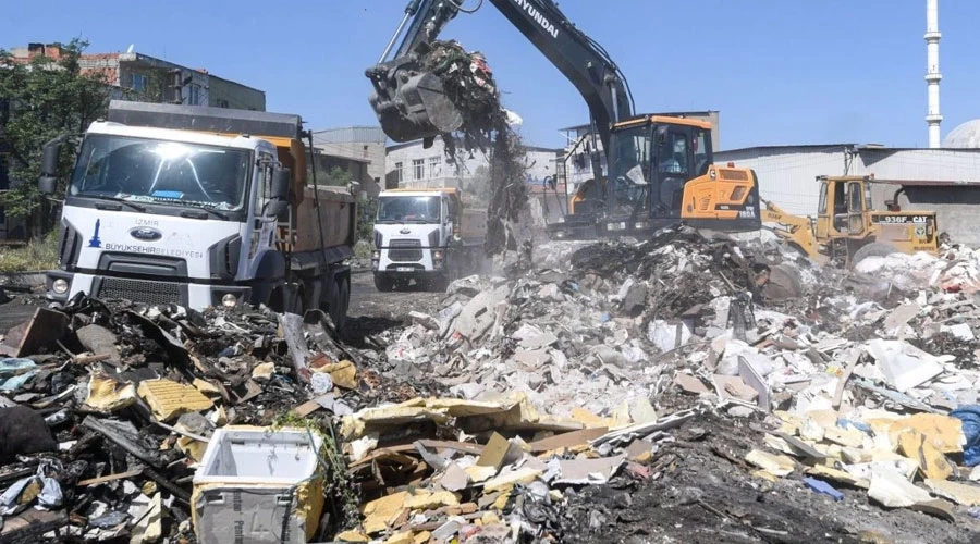 Buca Seyhan’da 1100 Ton Kaçak Atık Temizlendi